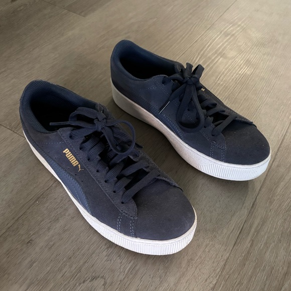 Navy Blue Size 8 Puma Suede Sneakers - Picture 1 of 5